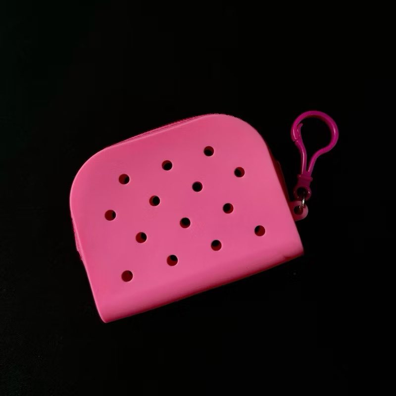 imcookiecats's tweet photo. guys interest check! ada yang mau ga kalo aku open po pouch ini? pricenya 65k bisa dipakein jibbitz hihi real pictnya bisa liat pict pertama yaaa itu punyaku :D https://t.co/fl3BYKSud4