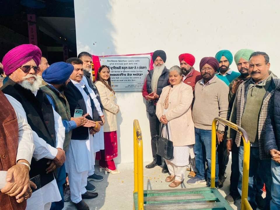 DrAmanaap's tweet photo. *ਫੈਲੇ ਵਿੱਦਿਆ ਚਾਨਣ ਹੋਇ*

ਸਾਡੇ ਮਾਣਯੋਗ ਪਾਰਟੀ ਸੁਪਰੀਮੋ ਅਰਵਿੰਦ ਕੇਜਰੀਵਾਲ ਜੀ ਅਤੇ ਮਾਣਯੋਗ ਮੁੱਖ ਮੰਤਰੀ ਭਗਵੰਤ ਮਾਨ ਜੀ ਦੀ ਦੂਰ ਅੰਦੇਸੀ ਸੋਚ ਸਦਕਾ ਅੱਜ ਸਾਡੇ ਮੋਗਾ ਦੇ ਸੀਨੀਅਰ ਡਿਪਟੀ ਮੇਅਰ ਪਰਵੀਨ ਸ਼ਰਮਾਂ ਜੀ ਦੇ ਵਾਰਡ ਨੰਬਰ 36 ਵਿੱਚ ਅਤਿ ਅਧੁਨਿਕ ਸਰਕਾਰੀ ਪ੍ਰਾਇਮਰੀ ਸਕੂਲ ਮੋਗਾ 1 ਕੁੱਲ 88 ਲੱਖ ਦੀ ਲਾਗਤ ਨਾਲ ਸਕੂਲ ਦੀ ਨਵੀਂ ਬਣੀ ਇਮਾਰਤ ਦਾ ਉਦਘਾਟਨ ਮੇਅਰ ਬਲਜੀਤ ਸਿੰਘ ਚਾਨੀ ਜੀ ਡਿਪਟੀ ਮੇਅਰ ਅਸ਼ੋਕ ਧਮੀਜਾ ਨਾਲ ਮਿਲ ਕੇ ਕੀਤਾ ਗਿਆ। ਇਸ ਮੌਕੇ ਜ਼ਿਲ੍ਹਾ ਸੈਕਟਰੀ ਪਿਆਰਾ ਸਿੰਘ ਜੀ, ਕੌਂਸਲਰ ਸਹਿਬਾਨ ਅਤੇ ਪਾਰਟੀ ਵਰਕਰ ਮੌਜੂਦ ਸਨ@ArvindKejriwal @BhagwantMann @SandeepPathak04 @raghav_chadha