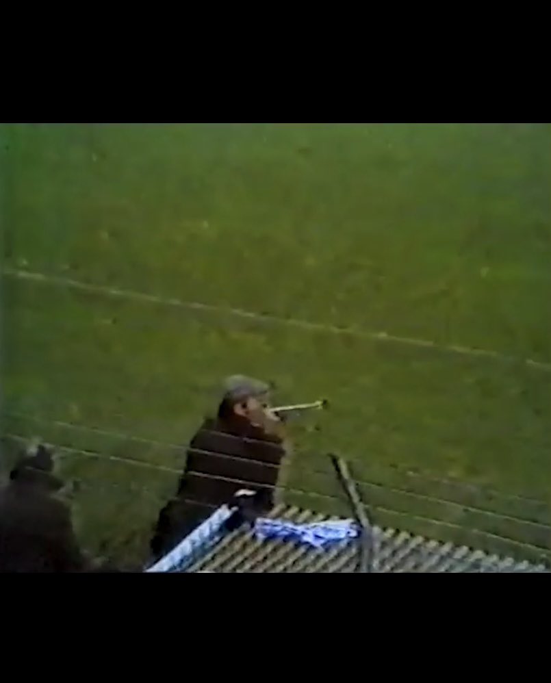 struisvanhuis's tweet photo. Vandaag in #1978 wint #HFCHaarlem met 3-2 van @AZ_Alkmaar waarbij de show gestolen wordt door #BarryHughes die met een rolfluit collega #GeorgKessler te kijk zet. https://t.co/TeBcBwkVn6