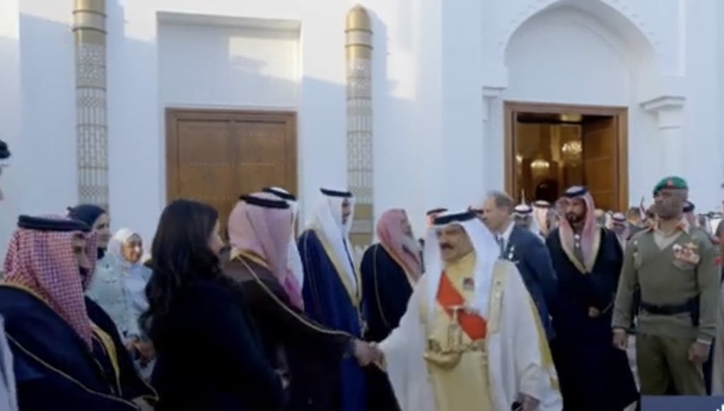 salem_alsubeai's tweet photo. سعدت مساء أمس بحضور احتفالات الأشقاء في مملكة #البحرين بيومهم الوطني وذكرى مرور 25 عاماً على تولي جلالة #الملك_حمد_بن_عيسى آل خليفة مقاليد الحكم  وتشرفت بالسلام على جلالته 
#اليوم_الوطني_البحريني # https://t.co/Z3wj2MclAV