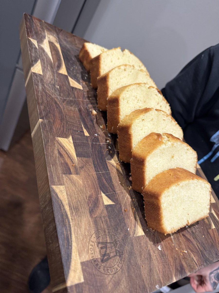 howtobake101's tweet image. Delicious, fluffy pound cake ! 🍞 #homemade #baking #poundcake #recpies #bakingrecipes #pastrychef #love #bakingfromscratch #bakinglove #bakingtime 
•
•
•
Wanna learn how to bake this fluffy lemon pound cake ? 
Check out my YouTube channel @ slicknsweettreats 👨🏼‍🍳