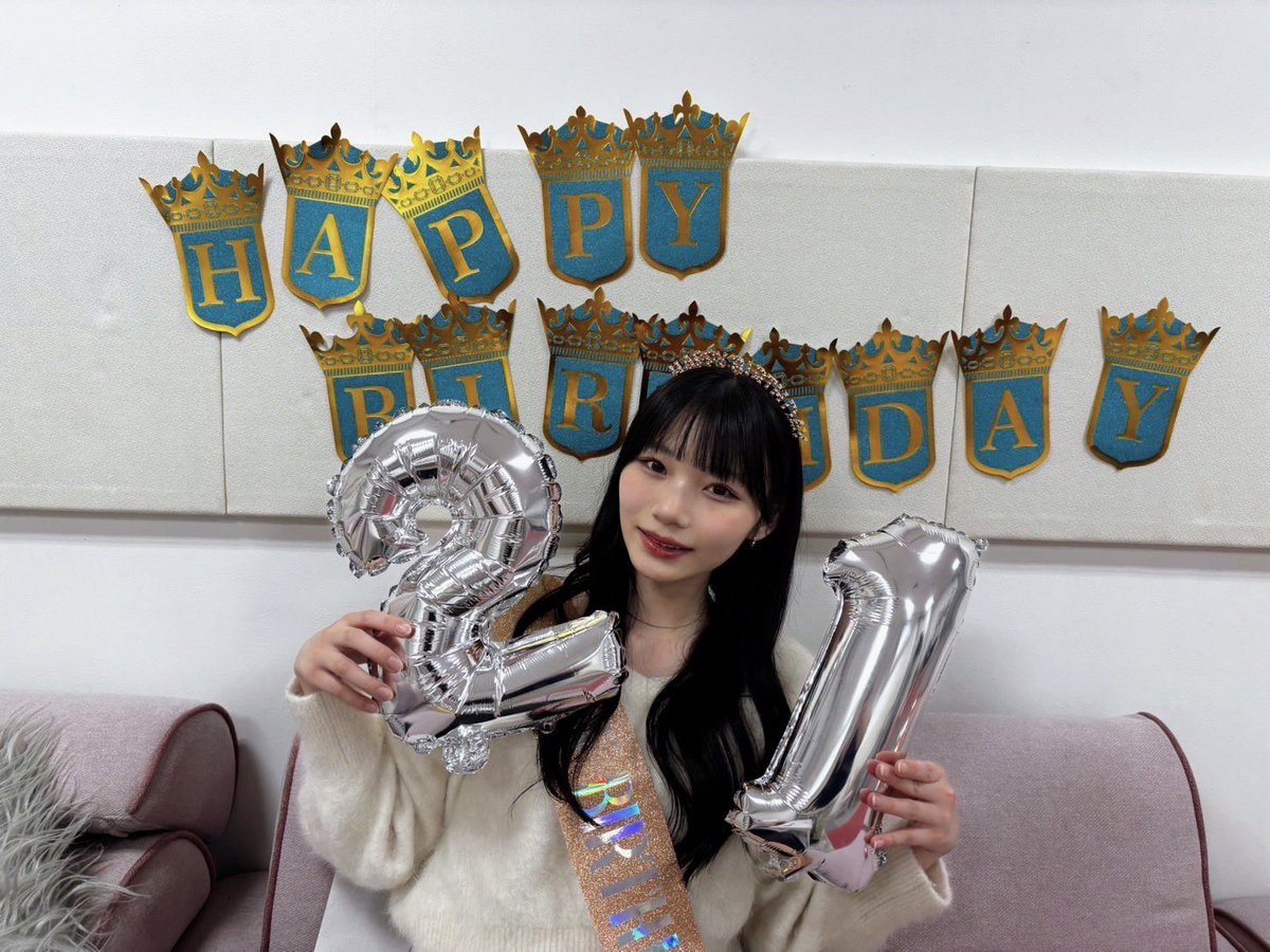 nogizaka46's tweet photo. 本日12月17日(火)19：00頃～、 #SHOWROOM にて #岡本姫奈 が生配信しちゃいます🎙✨

21歳を迎えた姫奈を一緒にお祝いしましょう🎂💕

皆さまぜひご覧ください🩰🕊

https://t.co/1uTK2jv05n

#21歳の姫奈に聞きたいこと
#乃木坂46 https://t.co/i1DzT6W32i