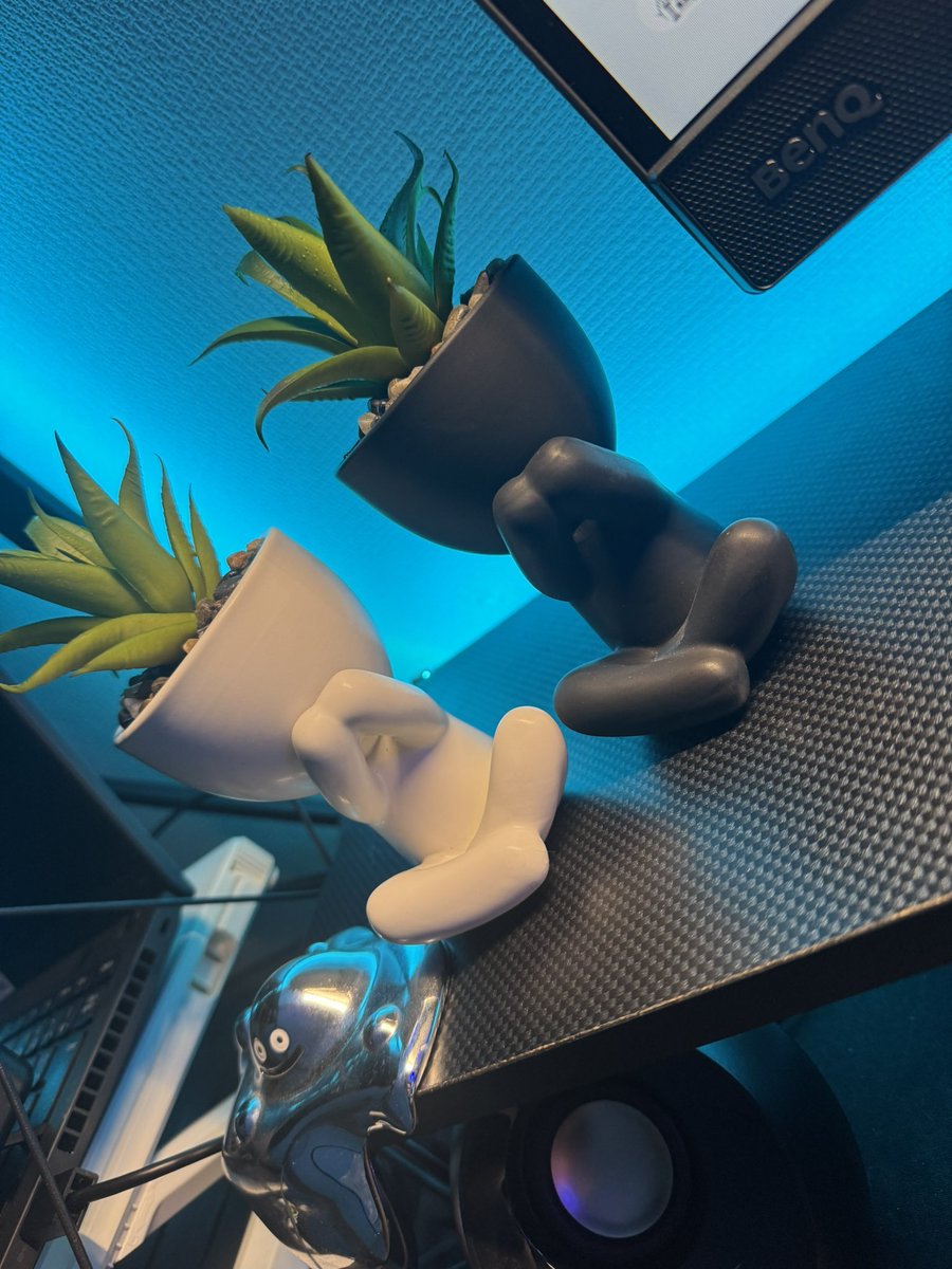 buchi1320's tweet photo. #game #gamingroom  #ゲーム部屋
 #デスク環境 #デスクツアー  #デスク周り
 #一人暮らし   #リモートワーク  #在宅勤務 https://t.co/KxextEZWX6