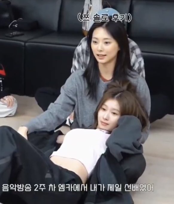 satzustanner's tweet photo. Sana and Tzuyu domestic girlfriends 🤭💙💜 #satzu https://t.co/1w7P1Okvur