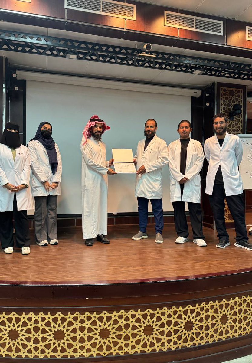 نادي كلية الطب (@cmc_ub) on Twitter photo نظم مجتمع طب الطوارئ بالتعاون مع نادي كلية الطب دورة تدريبية بعنوان ECG، والتي أُقيمت في مستشفى الملك عبدالله بحضور مميز وتفاعل إيجابي من المشاركين.
نتقدم بجزيل الشكر والامتنان للدكتور محمد الأسمري <a href="/alasmary31/">د. محمد الأسمري Dr. Mohammed Alasmary</a> على جهوده المتميزة وشرحه الوافي، كما نشكر جميع الحضور على مشاركتهم نظم مجتمع طب الطوارئ بالتعاون مع نادي كلية الطب دورة تدريبية بعنوان ECG، والتي أُقيمت في مستشفى الملك عبدالله بحضور مميز وتفاعل إيجابي من المشاركين.
نتقدم بجزيل الشكر والامتنان للدكتور محمد الأسمري <a href="/alasmary31/">د. محمد الأسمري Dr. Mohammed Alasmary</a> على جهوده المتميزة وشرحه الوافي، كما نشكر جميع الحضور على مشاركتهم