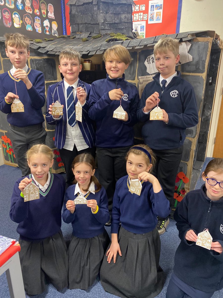 TownCloseSchool's tweet photo. Pupils across the ages have enjoyed Mrs Guymer's festive gingerbread house activity in the Library creating some beautiful designs to hang on their Christmas trees at home. 

#TownCloseLibrary #TownCloseChristmas https://t.co/Gsl3U2zwKj
