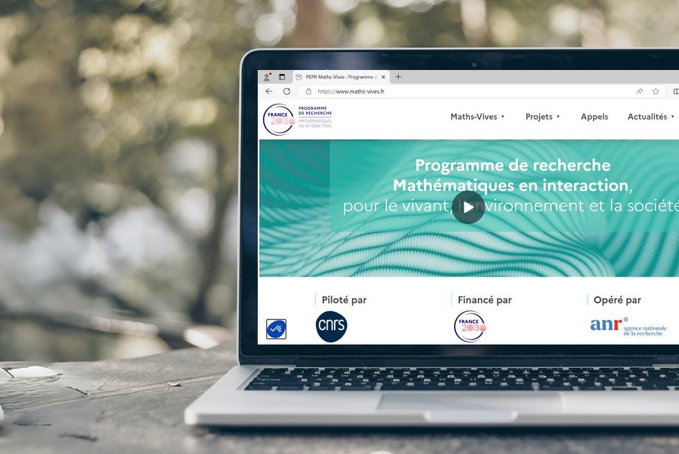 CNRS_INSMI's tweet photo. Lancement du site dédié au #PEPR #MathsVives , qui vise à favoriser et structurer les interactions des #mathématiques avec les autres sciences autour d’enjeux actuels 🔍

Retrouvez-y toutes les informations sur les projets, les différents appels, etc.

➡️ https://t.co/4DgjOplGIb https://t.co/ljtFkJYgWG