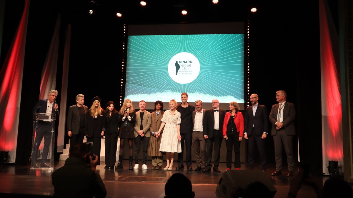 British Council (@fr_british) on Twitter photo 📽️Pourquoi les professionnels apprécient <a href="/DinardFilm/">Dinard Festival du Film Britannique & Irlandais</a>?
#DominiqueGreen #NishaMullea #JamesWatson et #MiaBays expliquent l'importance du festival qui soutient entre autres les échanges professionnels 🇫🇷🇬🇧Avec le soutien de <a href="/GREATBritain/">GREAT Britain and Northern Ireland Campaign</a> #AudaciousKingdom
▶️youtube.com/shorts/VHb23ab… 📽️Pourquoi les professionnels apprécient <a href="/DinardFilm/">Dinard Festival du Film Britannique & Irlandais</a>?
#DominiqueGreen #NishaMullea #JamesWatson et #MiaBays expliquent l'importance du festival qui soutient entre autres les échanges professionnels 🇫🇷🇬🇧Avec le soutien de <a href="/GREATBritain/">GREAT Britain and Northern Ireland Campaign</a> #AudaciousKingdom
▶️youtube.com/shorts/VHb23ab…