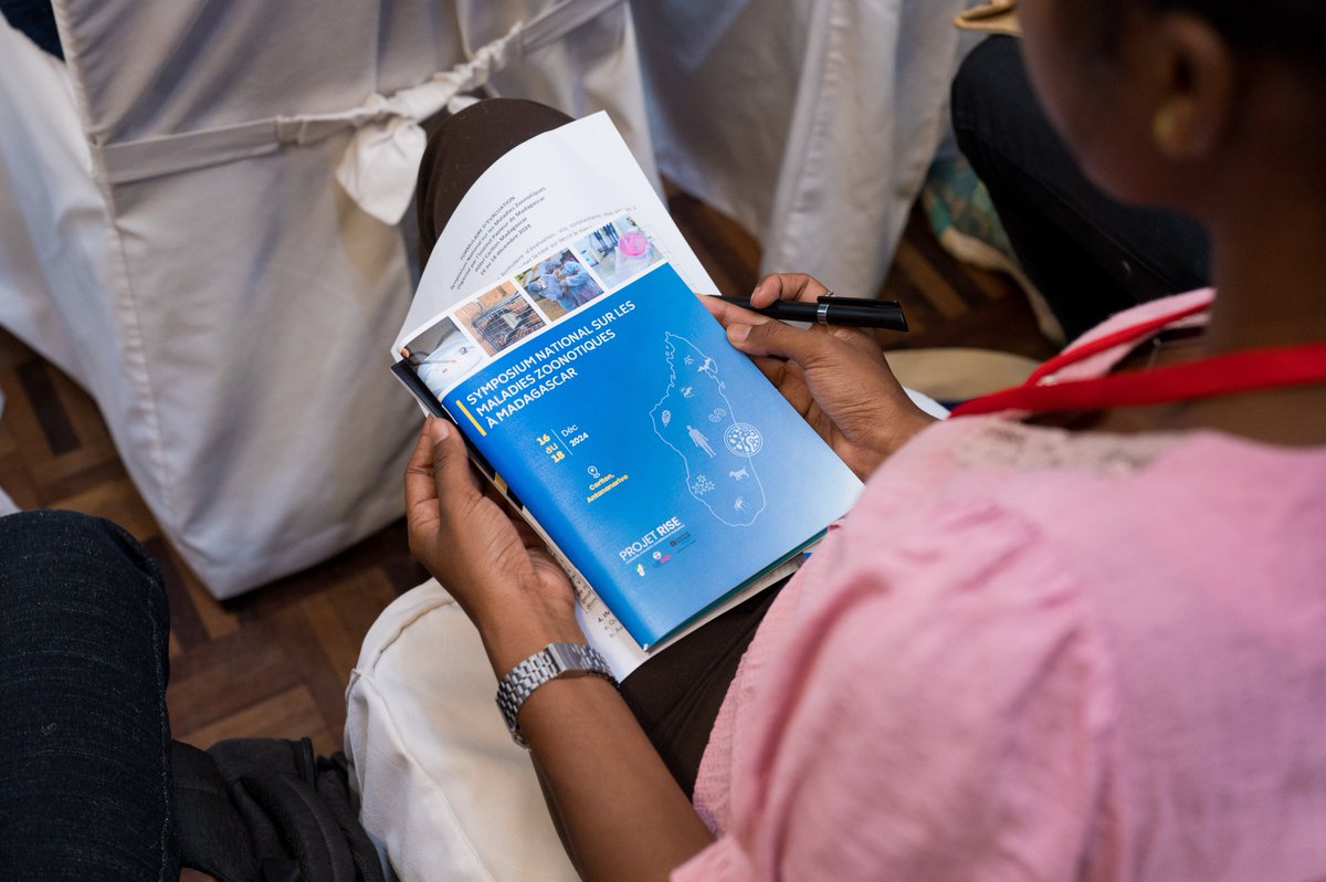 Institut Pasteur Madagascar🇲🇬 (@pasteurmg) on Twitter photo Le Symposium national sur les maladies zoonotiques se poursuit aujourd’hui et demain à l’hôtel Carlton (Antananarivo). N’hésitez pas à venir participer ! pasteur.mg/decouvrez-le-p…
#ProjetRISE <a href="/USAIDMadagascar/">USAID Madagascar</a> <a href="/Msanp_Mada/">Ministeran'ny Fahasalamam-bahoaka</a> <a href="/OMSMadagascar/">OMS Madagascar</a> <a href="/FAOMadagascar/">FAO in Madagascar, Comoros, Mauritius & Seychelles</a> #SymposiumZoonosesMadagascar Le Symposium national sur les maladies zoonotiques se poursuit aujourd’hui et demain à l’hôtel Carlton (Antananarivo). N’hésitez pas à venir participer ! pasteur.mg/decouvrez-le-p…
#ProjetRISE <a href="/USAIDMadagascar/">USAID Madagascar</a> <a href="/Msanp_Mada/">Ministeran'ny Fahasalamam-bahoaka</a> <a href="/OMSMadagascar/">OMS Madagascar</a> <a href="/FAOMadagascar/">FAO in Madagascar, Comoros, Mauritius & Seychelles</a> #SymposiumZoonosesMadagascar
