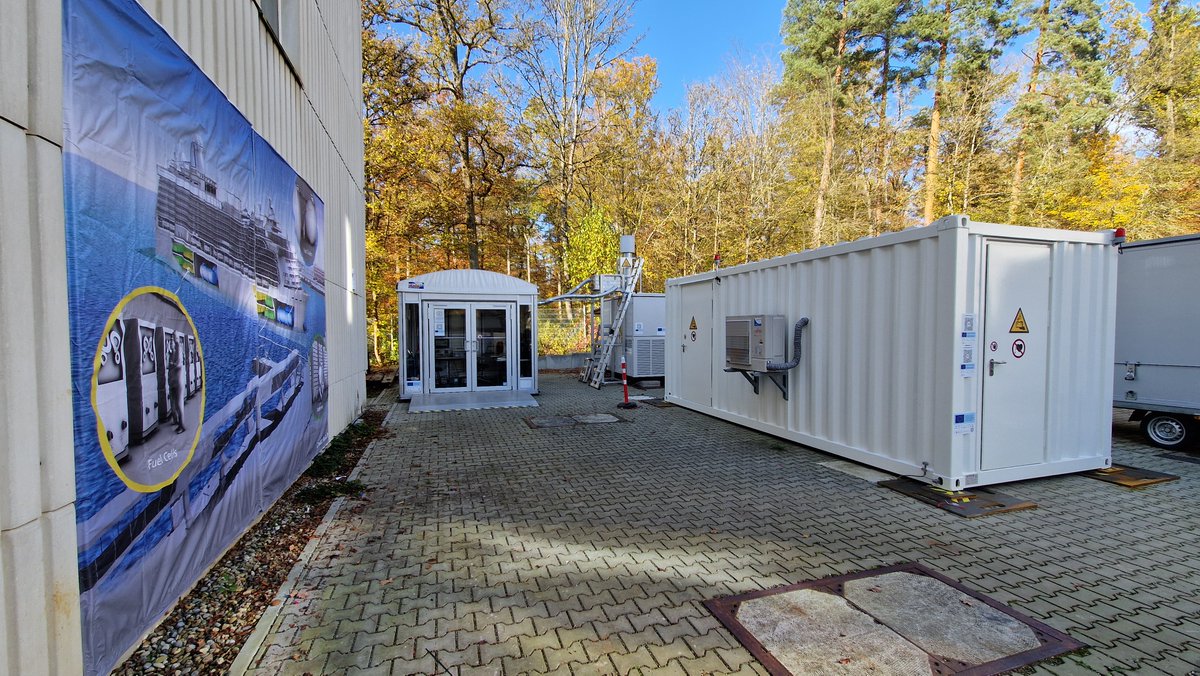 cinea_eu's tweet image. #ProjectInFocus #EU #H2020transport
⚓Congrats to @NautilusEU on the launch of the Genset demonstrator recently at @DLR_en
🚢This innovative system combines SOFC fuel cells &amp;amp; battery tech, saving of GHG emissions by 30% &amp;amp; non-CO₂ emissions by over 95%
➡️cinea.ec.europa.eu/featured-proje…