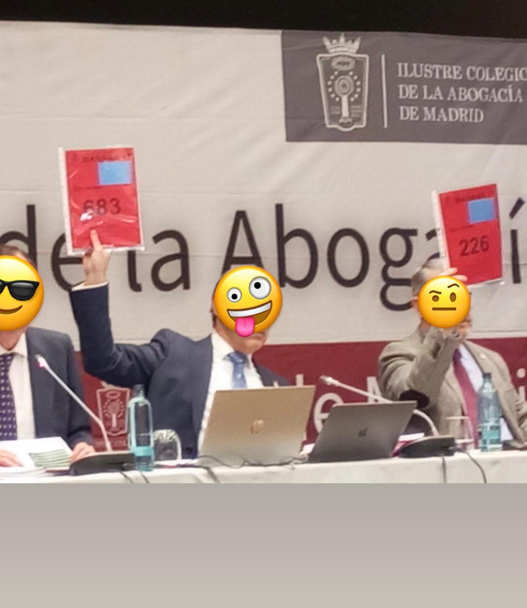 No hay más de 50 personas en la #JuntaGeneral #EstatutosICAM
La foto es está