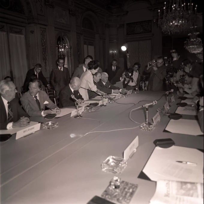 Hugh McCann for Ireland signs the Act while the cameras look on (pic: ESA ECSR)