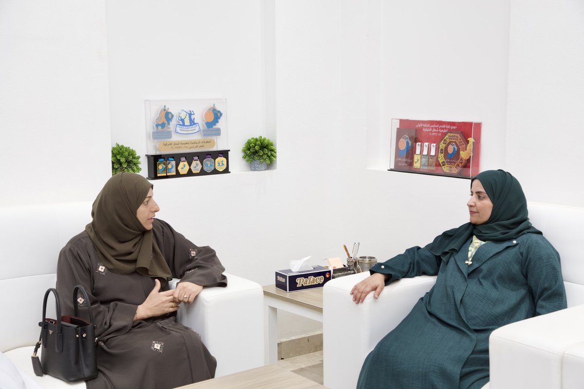 EduGovNsq's tweet photo. في لمسة وفاء وتقدير، كرّمت المديرة العامة ب #تعليمية_شمال_الشرقية الأستاذة/ رضية بنت أحمد المحروقية، مساعدة مديرة مدرسة سيح النماء، بمناسبة خروجها للتقاعد.
كل الشكر والتقدير لعطائها المميز وجهودها المباركة طوال مسيرتها المهنية. https://t.co/eX8NolqiAt