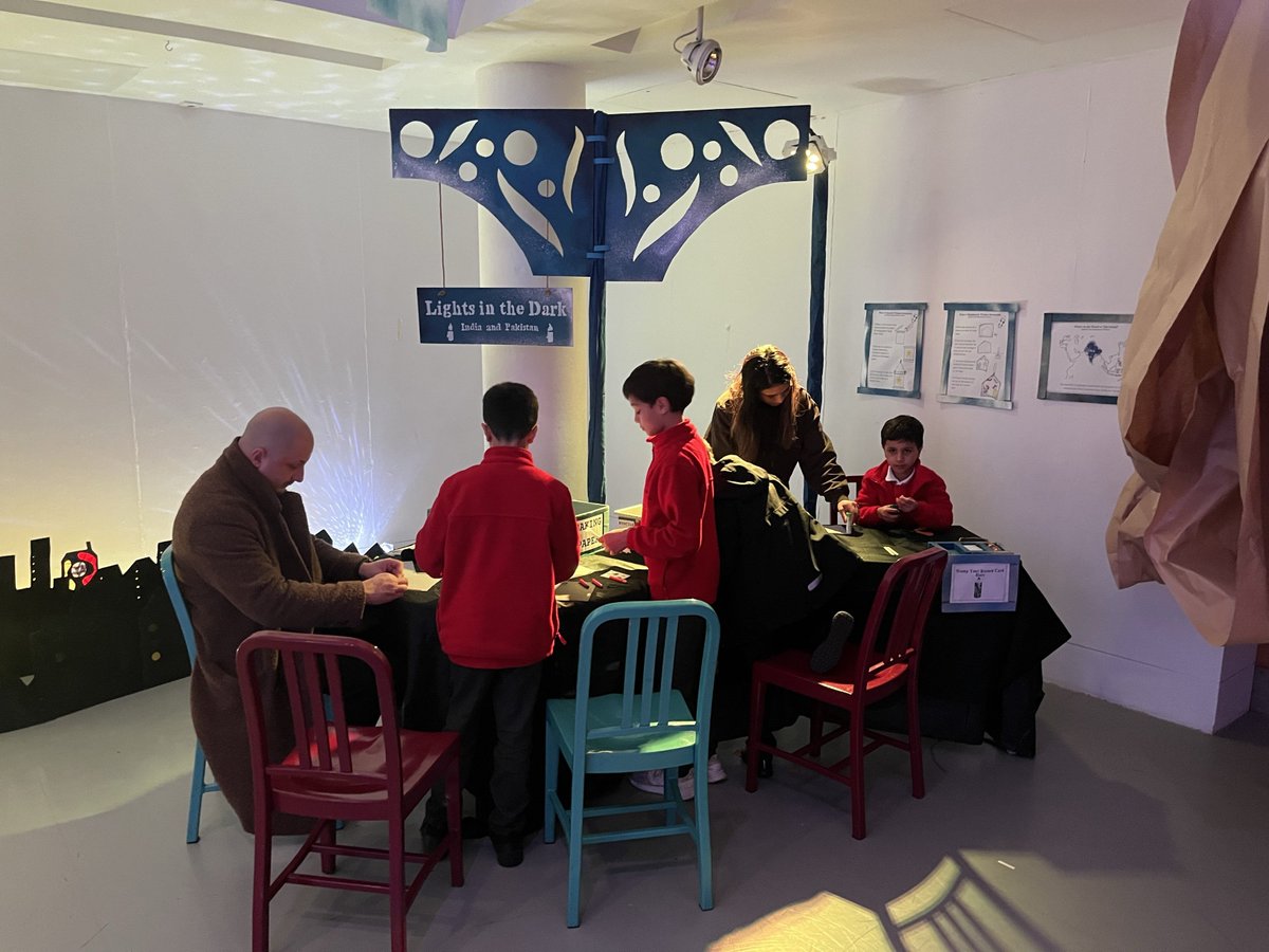 "The designers have managed to create an atmospheric winter wonderland that my kids thoroughly enjoyed."🌟
What a Department of Winter visitor had to say about their time crafting 🎨Now is open until 4 Jan
artsdepot.co.uk/project/the-de…