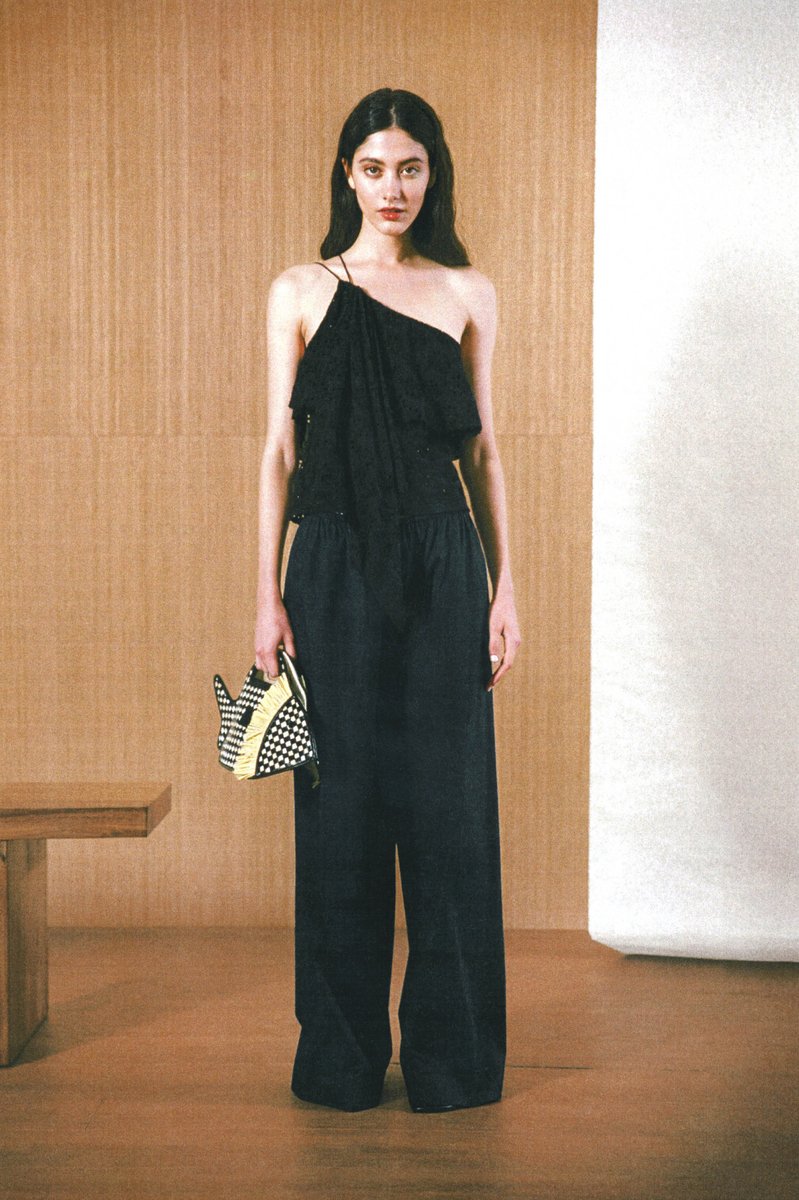 kendam_com's tweet image. Staud Pre-Fall 2025 collection lookbook kendam.com/news/lookbooks…

#Staud #PreFall2025 #PF25 #Lookbooks #Fashion #Kendam