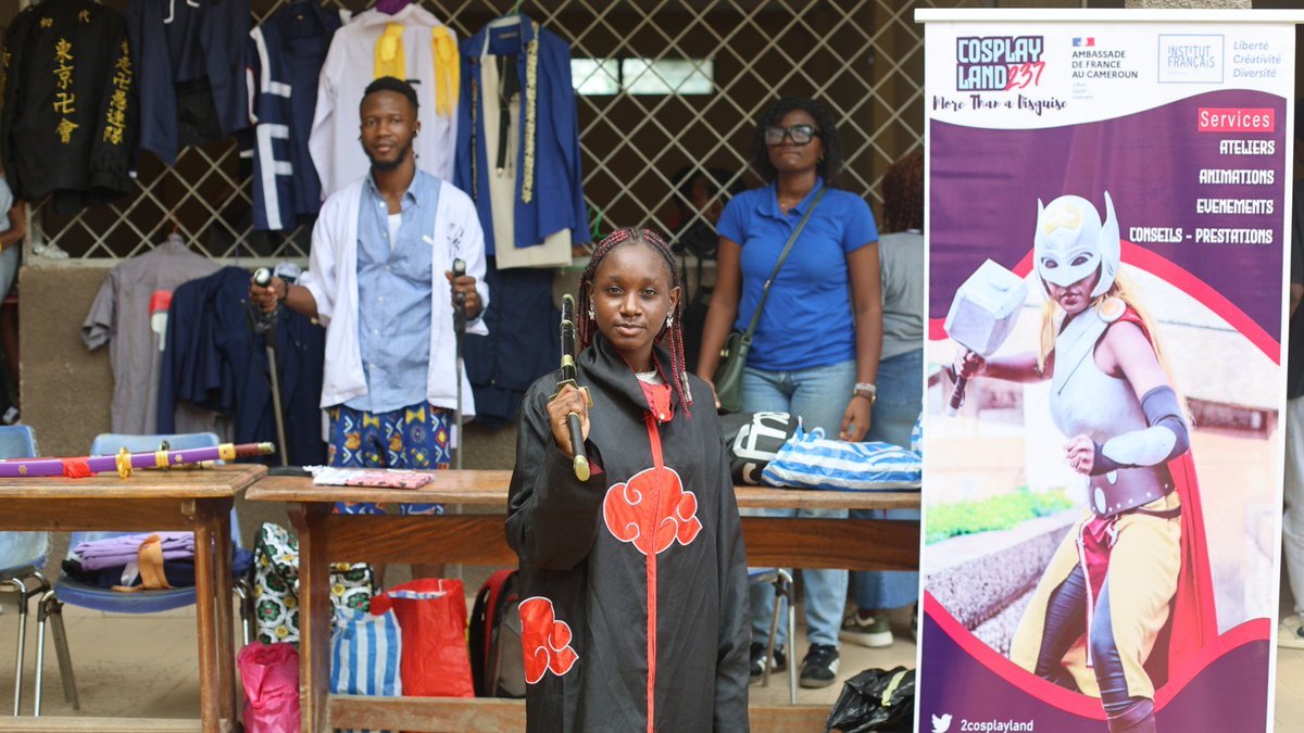 Lundi à Vendredi venez assister à l'espace Otaku qui se tient à IUC - Logbessou, et profiter pour incarner vos personnages préférés à notre Stand d'Essayage Cosplay,
Fait toi un jolie souvenir pour cette fin d'année avec un shooting que tu pourras poster sur tes réseaux sociaux