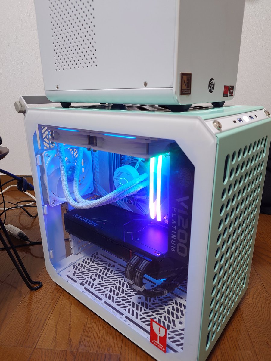 EachLule's tweet photo. できた、電源とグラボはお財布が元気になったら考える
(意図せずクーラーマスター統一になってた https://t.co/o8T33gMQgQ