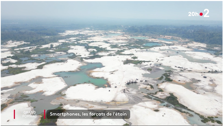 Lundi 16 décembre 20h30 sur @info un grand format: Smartphone : les forçats de l'étain. On parle des impacts sur l'écosystème et sur la disparition du corail et donc du poisson. 
2g d'étain / téléphone et il s'en vend 2000/ min.