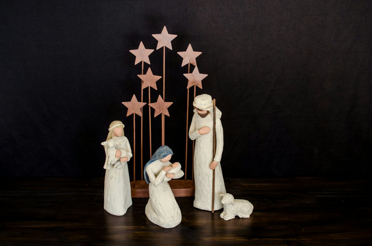 ⭐
Le Doyen Michel Younès,
les enseignants, les étudiants et l’ensemble
du personnel administratif de la Faculté de Théologie,
vous souhaitent une belle fête de la Nativité
ainsi qu’une sainte année 2025 !

#noel #nativité #voeux #catholique #ucly