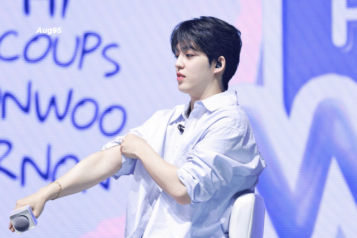 19950808_aug's tweet photo. 241217 Chitato Meet &amp; Greet 

☺️🥹

#세븐틴 #SEVENTEEN #최승철 #승철 #에스쿱스

@pledis_17 https://t.co/lh2P8qNUmZ