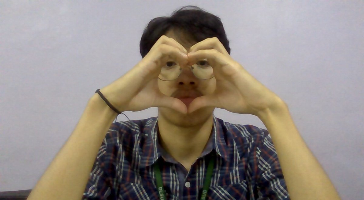 vcitae's tweet image. [gelo's annual random tweet]

took long. but hey, I'm still here! sometimes, I can't believe that I'm 20. guess the world continues to spin for me.

life is still a roller coaster of emotions. I hope everyone enjoyed this year. btw, a picture of me &amp;gt;&amp;lt; see ya next year!