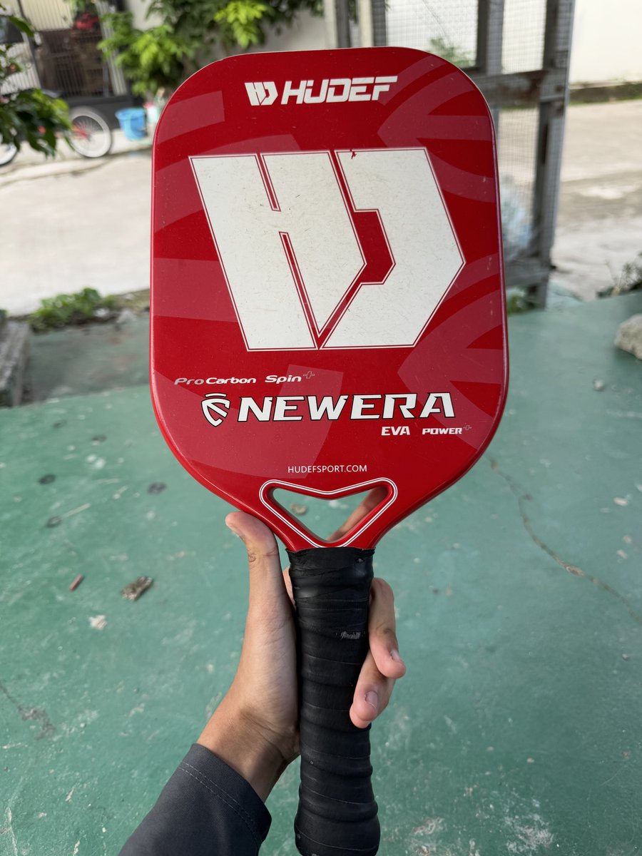 Livyna10's tweet image. Dijual paddle Pickleball (second ), bisa nego chat aja
#jualbarang #barangsecond #pickleball #paddle 

merk: HUDEF 
type: NEWERA
Price: Rp.2.000.000