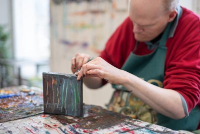 Cork City Arts (@corkcityarts) on Twitter photo Painter Tom O'Sullivan has received the <a href="/corkcityarts/">Cork City Arts</a> Visibility Bursary 2024 Pilot Award also supported by <a href="/artscouncil_ie/">The Arts Council / An Chomhairle Ealaíon</a>. Tom is based in #CrawfordSupportedStudios supported by <a href="/CrawfordArtGall/">Crawford Art Gallery</a> and <a href="/MTU_ie/">Munster Technological University</a> Full announcement here: corkcity.ie/en/council-ser… Painter Tom O'Sullivan has received the <a href="/corkcityarts/">Cork City Arts</a> Visibility Bursary 2024 Pilot Award also supported by <a href="/artscouncil_ie/">The Arts Council / An Chomhairle Ealaíon</a>. Tom is based in #CrawfordSupportedStudios supported by <a href="/CrawfordArtGall/">Crawford Art Gallery</a> and <a href="/MTU_ie/">Munster Technological University</a> Full announcement here: corkcity.ie/en/council-ser…