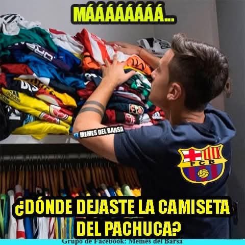 CafeQbano's tweet image. Aquí tienen a @chanchu33 buscando otra nueva camiseta del Pachuca😀😀😀👇