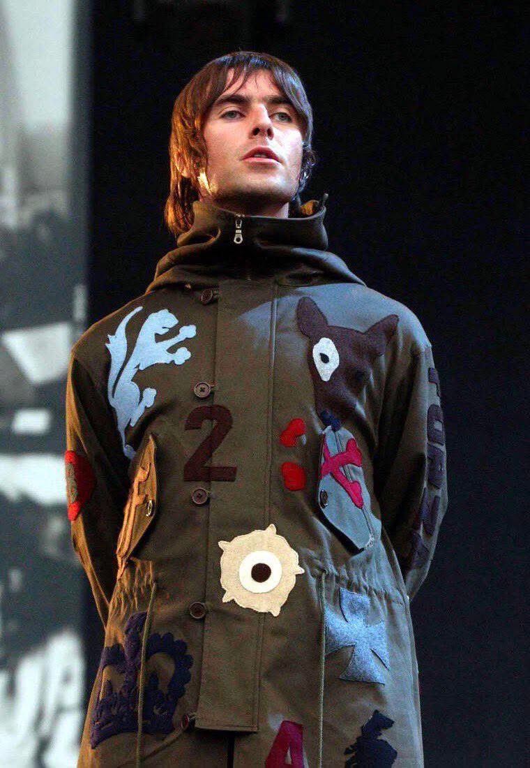 OasisPlanet_'s tweet photo. Liam Gallagher, 2002 https://t.co/pVWUMmyeAc