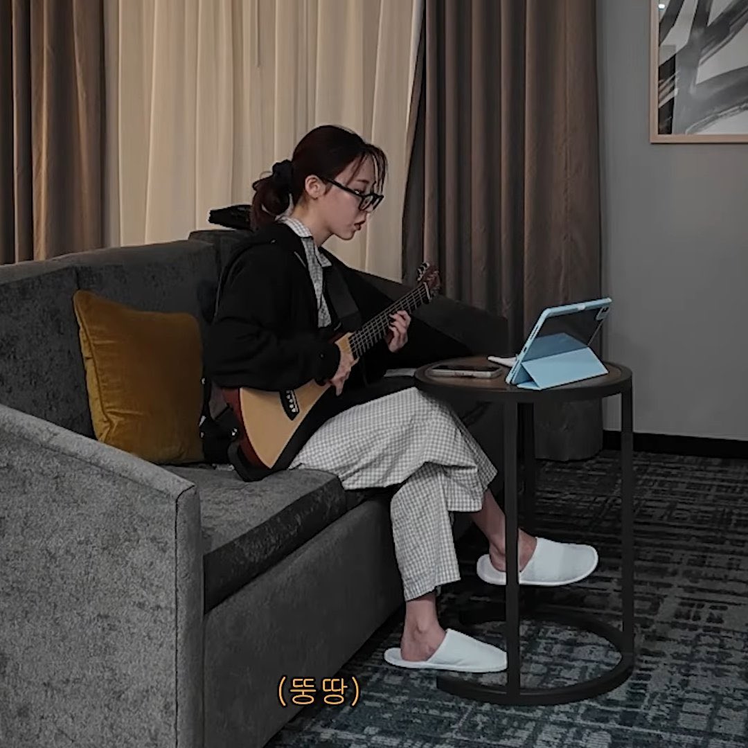 My heart stopped beating and my soul left my body.

This isn’t just a girl with a guitar. It’s MOONBYUL playing the guitar