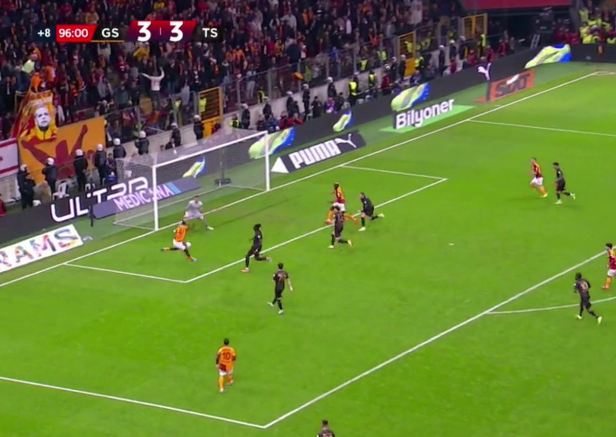 TFF ve MHK o kadar çok gündemimizi işgal ediyor ki, asıl tehlikenin farkına varmıyoruz. Dün maç 3-3 devam ederken, 4 pozisyonumuz var ve bu pozisyonlar tamamen bencillikten kaçıyor. Abdulkerim son dakikada çıkarmasa puan kaybedecektik. Okan hoca da sanırım dün buna değindi...