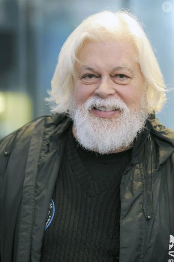 poitoux_g's tweet photo. Paul Watson, le défenseur des baleines est libre!

Pour que la France accorde la nationalité française au gardien des océans 🇫🇷 
@SeaShepherdFran https://t.co/wwHFbD24pi
