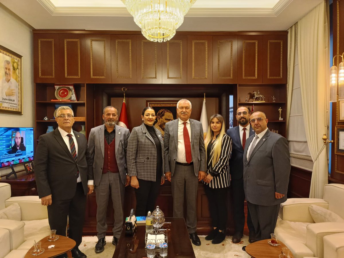 Memleket Partisi Adana il Başkan Yardımcılarımız ile birlikte;
Adana Büyükşehir Belediye Başkanı Sn Zeydan Karalar’ı ziyarette bulunduk.
İlgi ve alakalarından dolayı çok teşekkür ederiz.
<a href="/vekilince/">Muharrem İNCE</a> 
<a href="/kayhanyuregir/">Kayhan Yüregir</a> 
<a href="/mahirbakan/">Mahir BAKAN</a>
