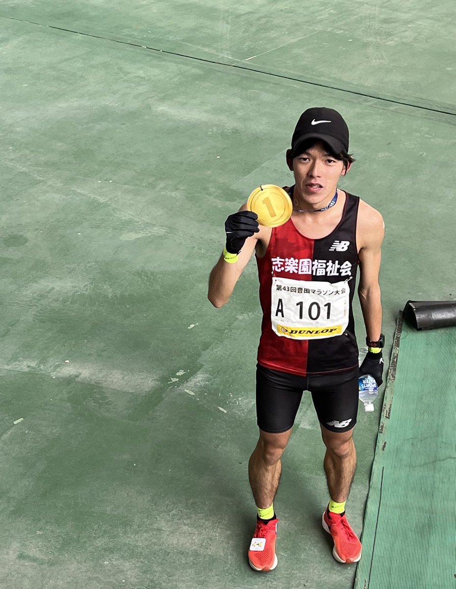 inofevre6's tweet photo. 12/15(日)
豊田マラソン　10km 30'38🥇

日体大記録会後から祖母の死と職場のクラスター対応でモチベーション的にもキツく満足できた練習内容ではなかったが２年ぶりに優勝することができました！
昨年は怪我で欠場した分、職場の方から２年分の激励を受けていたので優勝できたことにホッとしています、、

12/22(日)12:00〜ひまわりネットワークで再放送あるので是非観てください👍