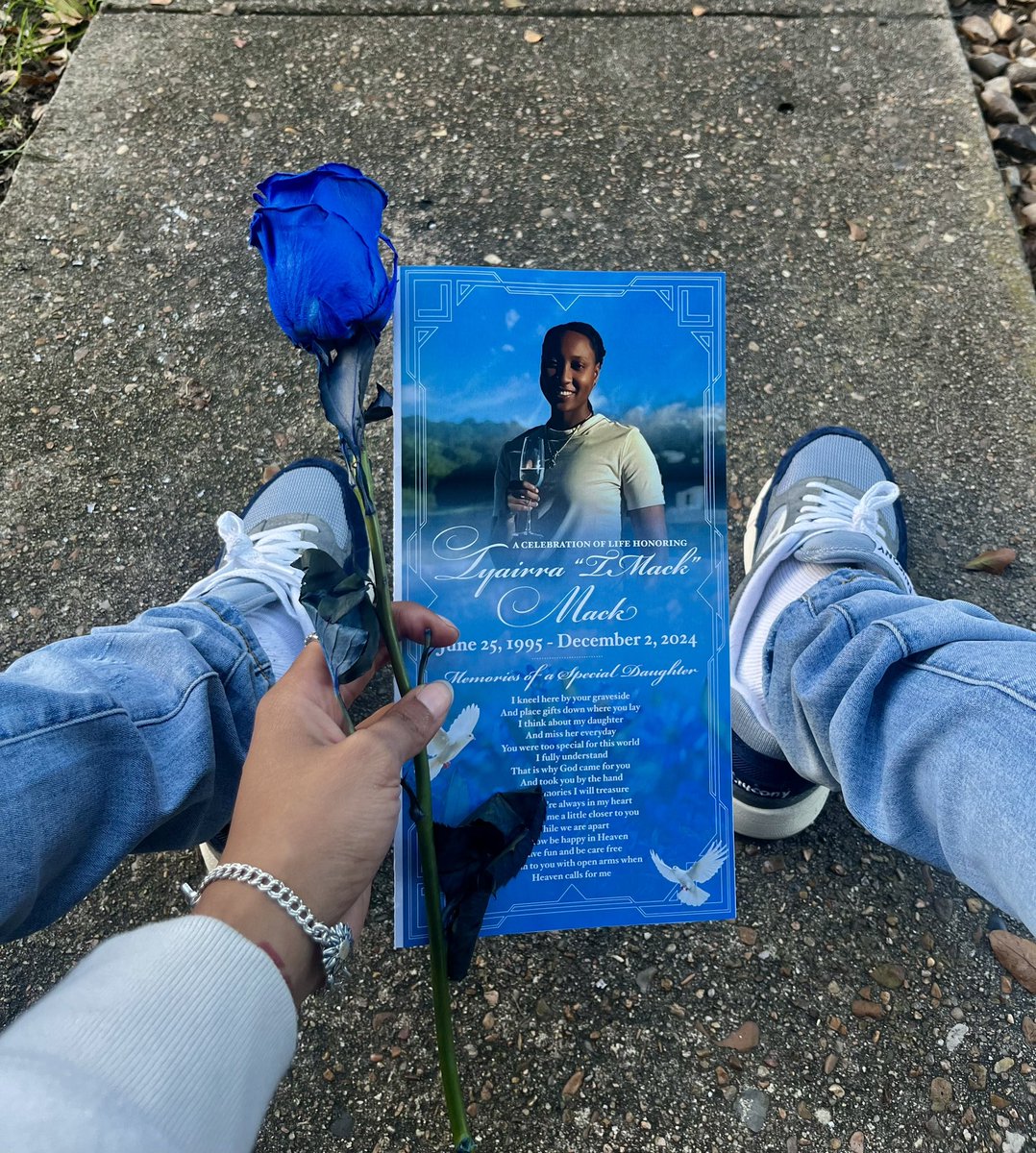 Authenticdeelee's tweet photo. Forever 29 🕊️💙 LLTMACK #4evaMYGUY #MackMondays https://t.co/bApUTva4M1