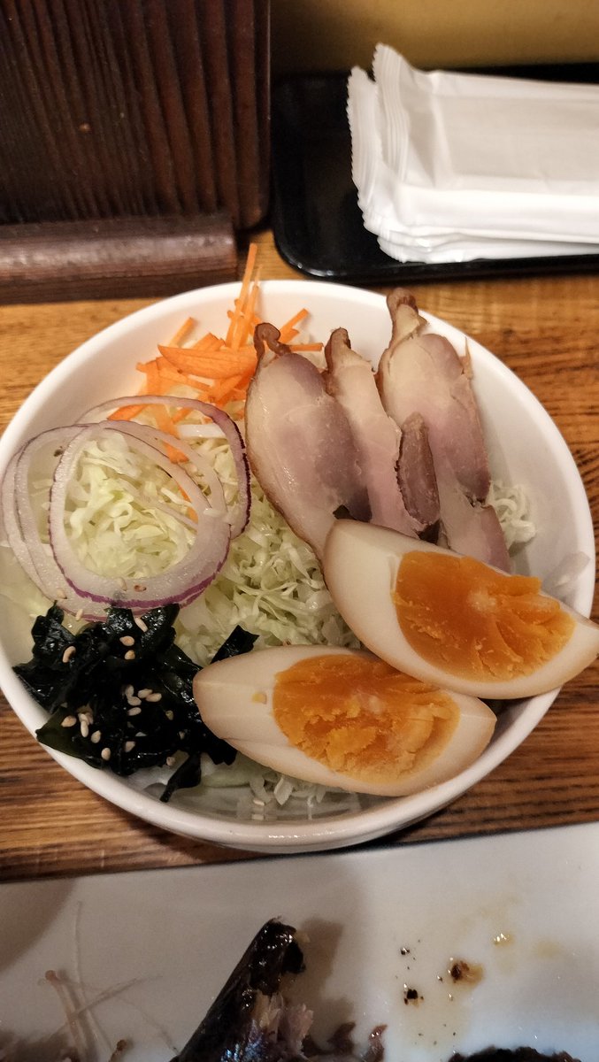 kudan2002's tweet photo. 森下に行った後、最近は此処(^o^)丿
自家製くんせい　ます道庵
サバとイワシの燻製定食とマグロの塩麹漬け定食　追加で鳥とくんたまのサラダ。
サバは脂のってて美味しい。イワシも美味しい。マグロの塩麹漬けも美味しい。最高(^o^)丿 https://t.co/DPXCPYjmRl