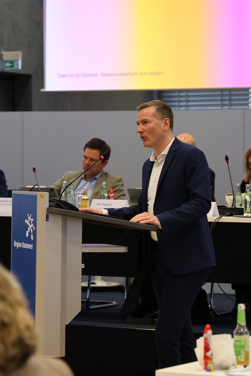 Klamme Kassen, wenig Personal, lange Planungen. Wir haben beim Schulbau ein Investitionsstau von 885 Millionen Euro. Die Schulbaugesellschaft setzt genau an diesen Punkten an. Wir wollen das nicht länger hinnehmen, sondern den Berg an Aufgaben abtragen.

-
Christian Fleer