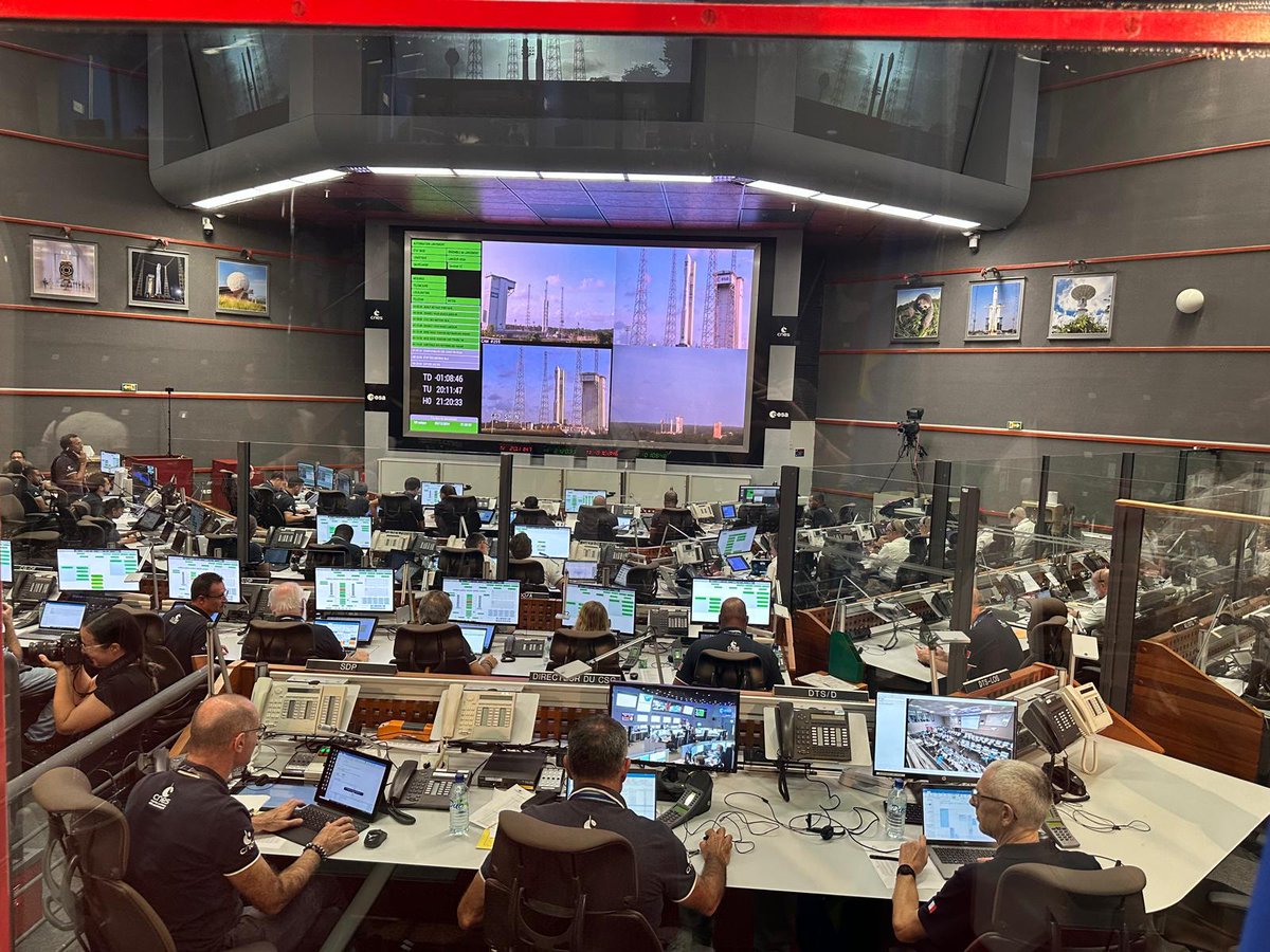 NEREUSaisbl's tweet photo. 🚀 Sentinel-1C launched aboard Vega-C! 🌍 President Thierry Cotelle (NEREUS) joined ESA’s Simonetta Cheli to mark this milestone for Earth Observation & Europe’s access to space. #Sentinel1C #VegaC
@Occitanie @OccitanieEurope https://t.co/MQryVHime7