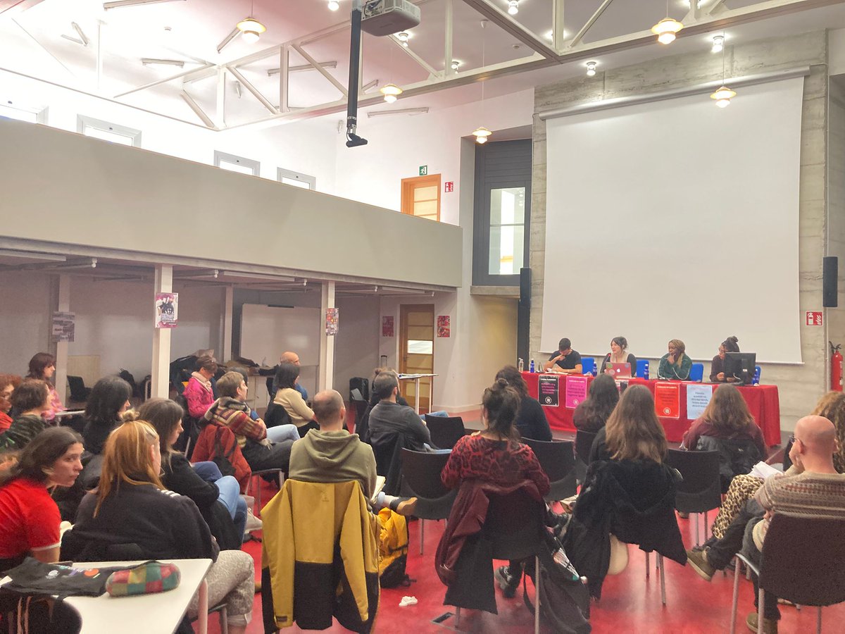 📸🔵 Eskuin-muturra eta unibertsitate publikoan duen eragina aztergai @QuinndyAkeju, Lionel Delgado <a href="/lio_delg/">Lionel S. Delgado</a> eta Elisa Garcia Mingorekin, <a href="/UKritikoaSarea/">UKS Unibertsitate Kritikoa Sarea</a> k abenduaren 12an antolatutako jardunaldietan ▶️ ongdeuskadi.org/eu/uks-jarduna…