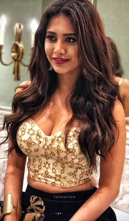 HandeErcelCrush's tweet photo. #NabhaNatesh 💦💦

#Hot #NabhaNateshHot https://t.co/zxWXxdS9h2