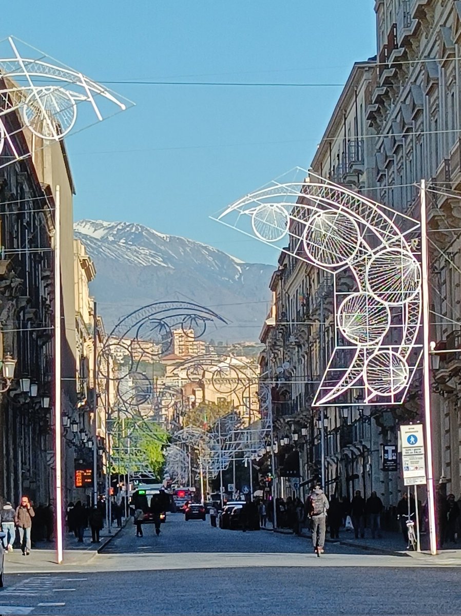 PuckJansen1954's tweet image. Nog ff een laatste rondje door #Catania met natuurlijk de #Etna als #backdrop