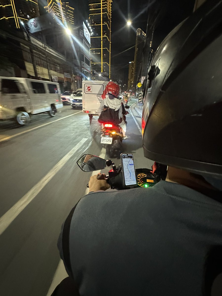 eia_sunday's tweet image. Thank you sa walang sawang pag sundo sa akin, kahit sobrang traffic, umaraw man o umulan lagi kang nandyan. #Moveit. 🤣🥰😍❤️