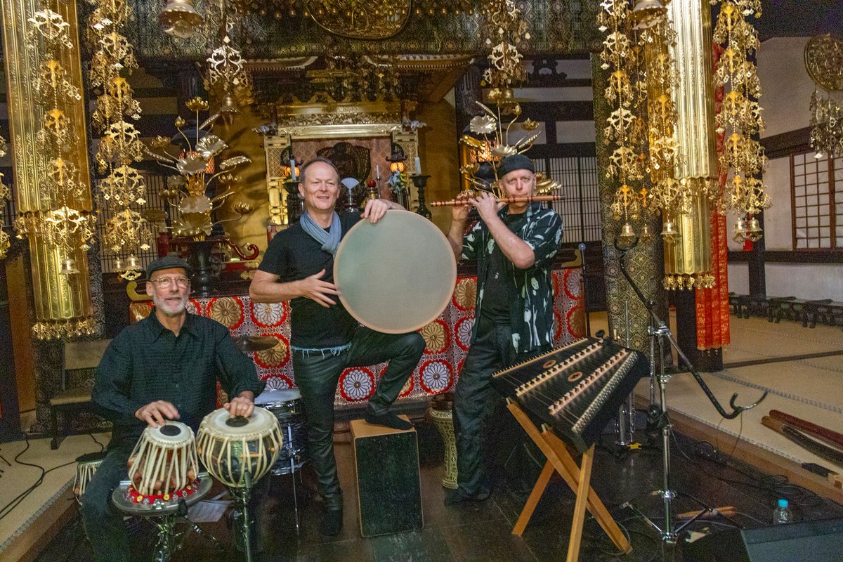 yurikoomori's tweet image. 【西陣TABI 寺サーキット浄福寺ゲスト】 ラストは「TATOPANI」～～! 最高 ! 素晴らしい ! 格好いい ! 上手すぎ!とすべてが過ぎて言葉で表現出来ません。 超満員のお客様も只々聴き惚れておられました。
#TATOPANI #西陣TABI