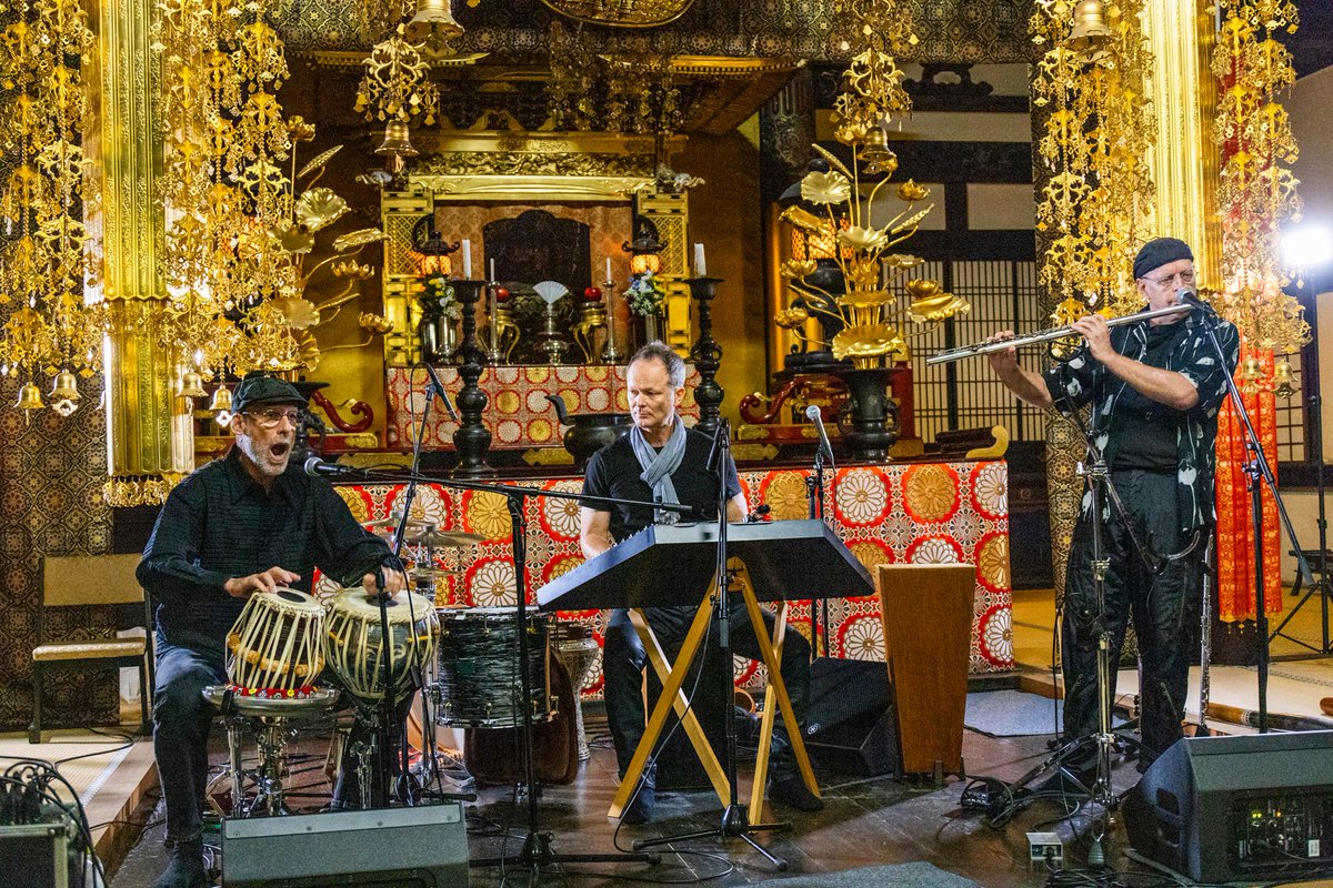 yurikoomori's tweet image. 【西陣TABI 寺サーキット浄福寺ゲスト】 ラストは「TATOPANI」～～! 最高 ! 素晴らしい ! 格好いい ! 上手すぎ!とすべてが過ぎて言葉で表現出来ません。 超満員のお客様も只々聴き惚れておられました。
#TATOPANI #西陣TABI