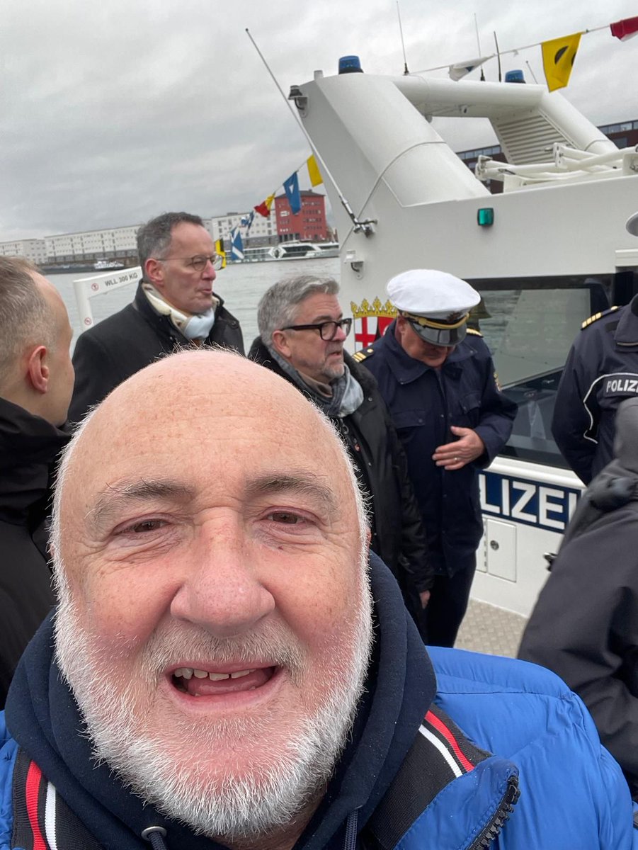 AfDFraktionRLP's tweet photo. Peter #Stuhlfauth begleitet für die #AfD-Fraktion #RLP die erste Fahrt der #WSP2. Die #Wasserschutzpolizei wird mit modernem Schiff schlagkräftiger - wir begrüßen das sehr! https://t.co/28LaAjslmo