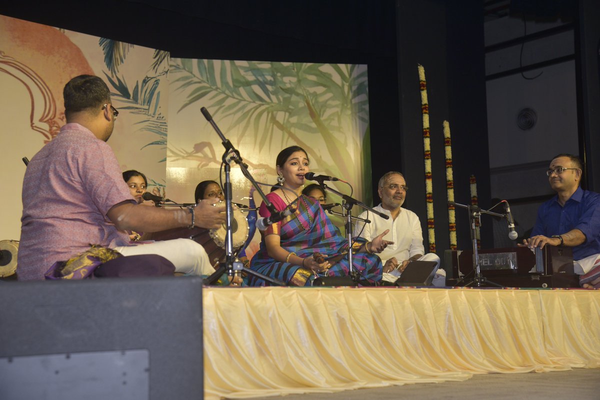 OhMaRgazhi 1st Day - 16th December 2024

#decemberconcerts #margazhiseason #chennaiconcert #carnaticmusic #indianmusic #indianclassicalmusic #music #india #carnatic #indianart #indiandance #rhythm #classicalmusic #liveconcert