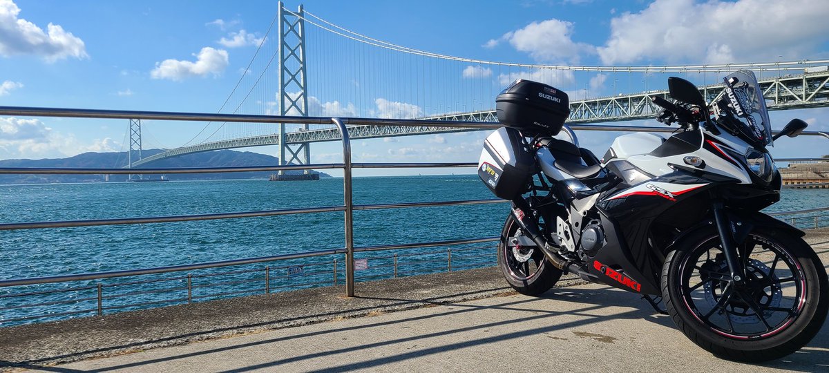 tooboe_PSO2's tweet photo. いや、生きてるからね！！！！！
#アンジュール舞子 
#GSX250R
#バイクのある風景 https://t.co/DsJncqfMx2