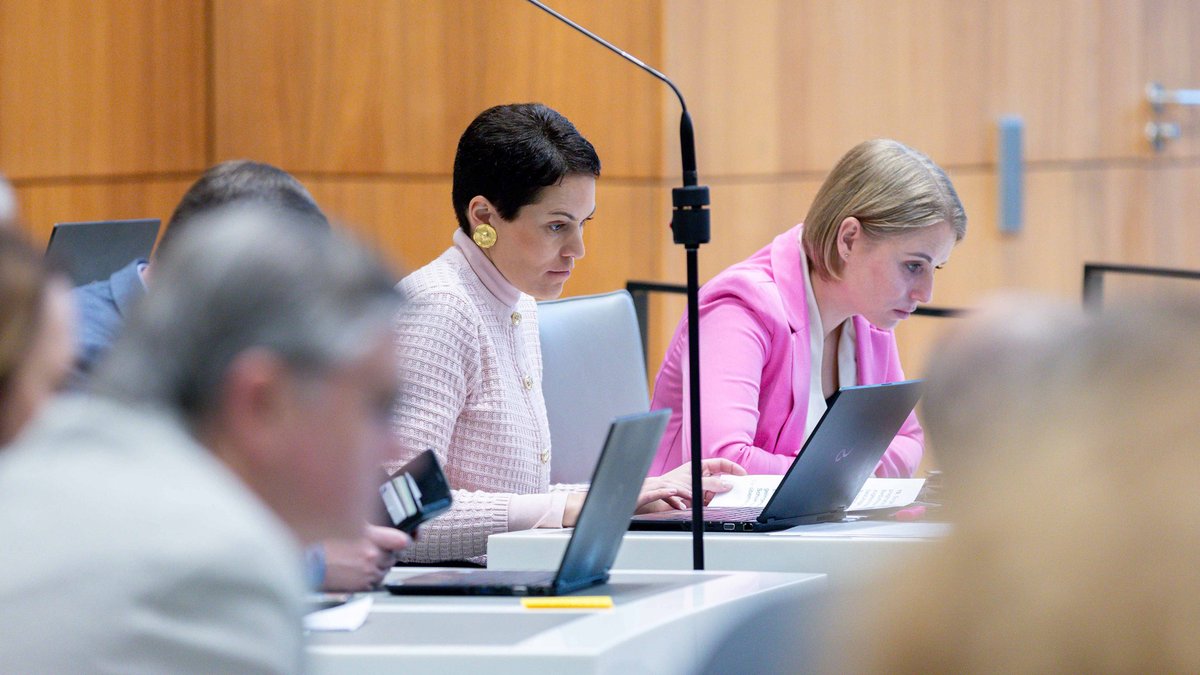 Vergangene Woche kamen die #ltnds-Mitglieder zum letzten Mal in diesem Jahr im #Plenum zusammen. Einen Überblick über alle Themen des vergangenen Tagungsabschnittes sowie Aufzeichnungen aller Redebeiträge finden Sie wie immer im Videoarchiv Plenar-TV: sohub.io/5cm6.