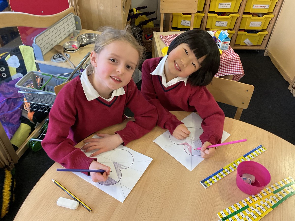 QueensLowerSch's tweet image. Year 1 &amp;amp; 2 have been learning about the English painter Bridget Riley in #Art recently. Famous for her visually captivating contributions to #OpArt, her work explores the world of optical illusions and visual experience which the girls thoroughly enjoyed recreating! #BridgetRiley