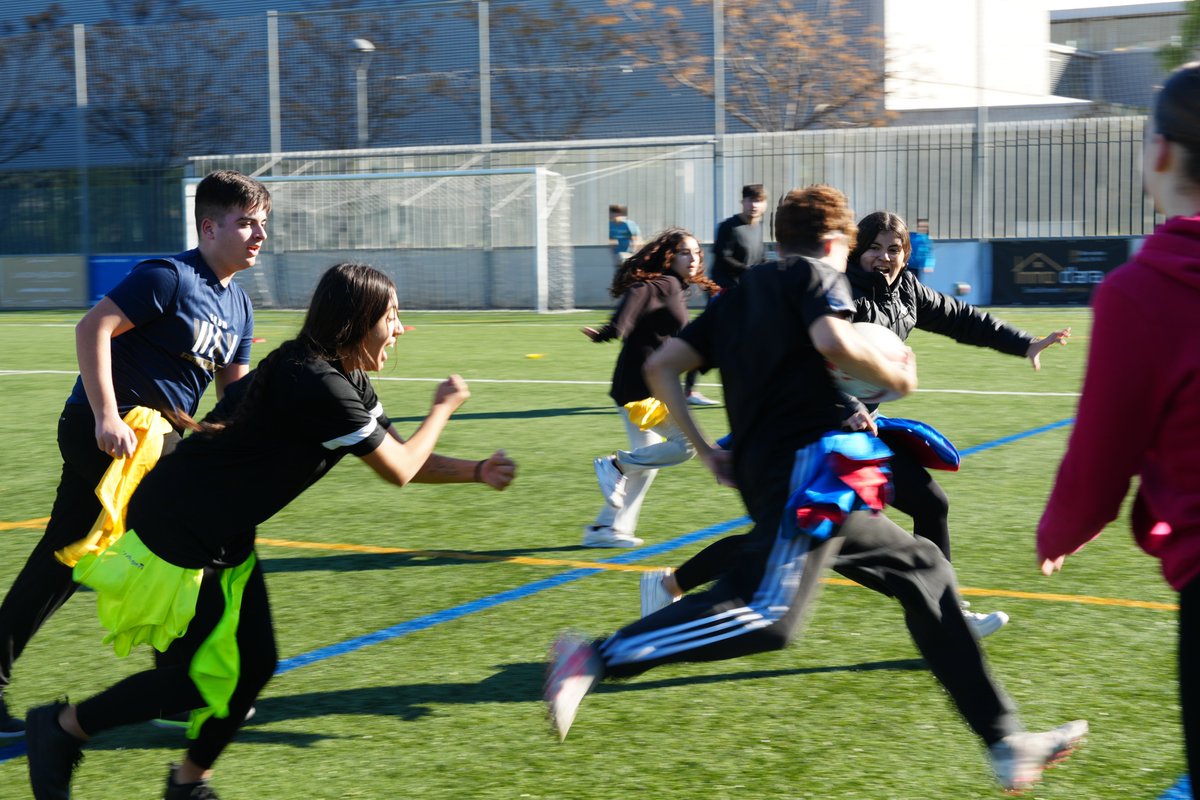 🏉 Des de l'Ajuntament promovem els valors de l'esport entre el jovent! 

🐊 Més de 200 alumnes de 4t d'ESO de l'Institut Sales i del Teide, Goar i Sant Gabriel han participat en una matinal de rugbi, organitzada per <a href="/CocodrilsRugbi/">Cocodrils Rugbi Sales Viladecans</a>